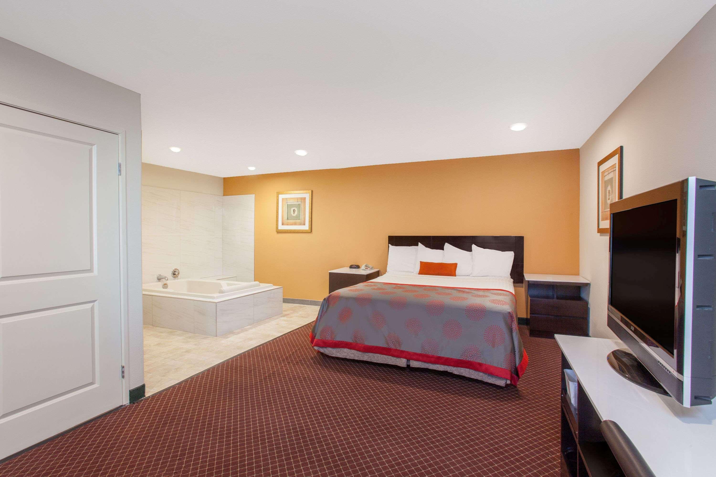 Ramada By Wyndham Culver City Лос-Анджелес Экстерьер фото