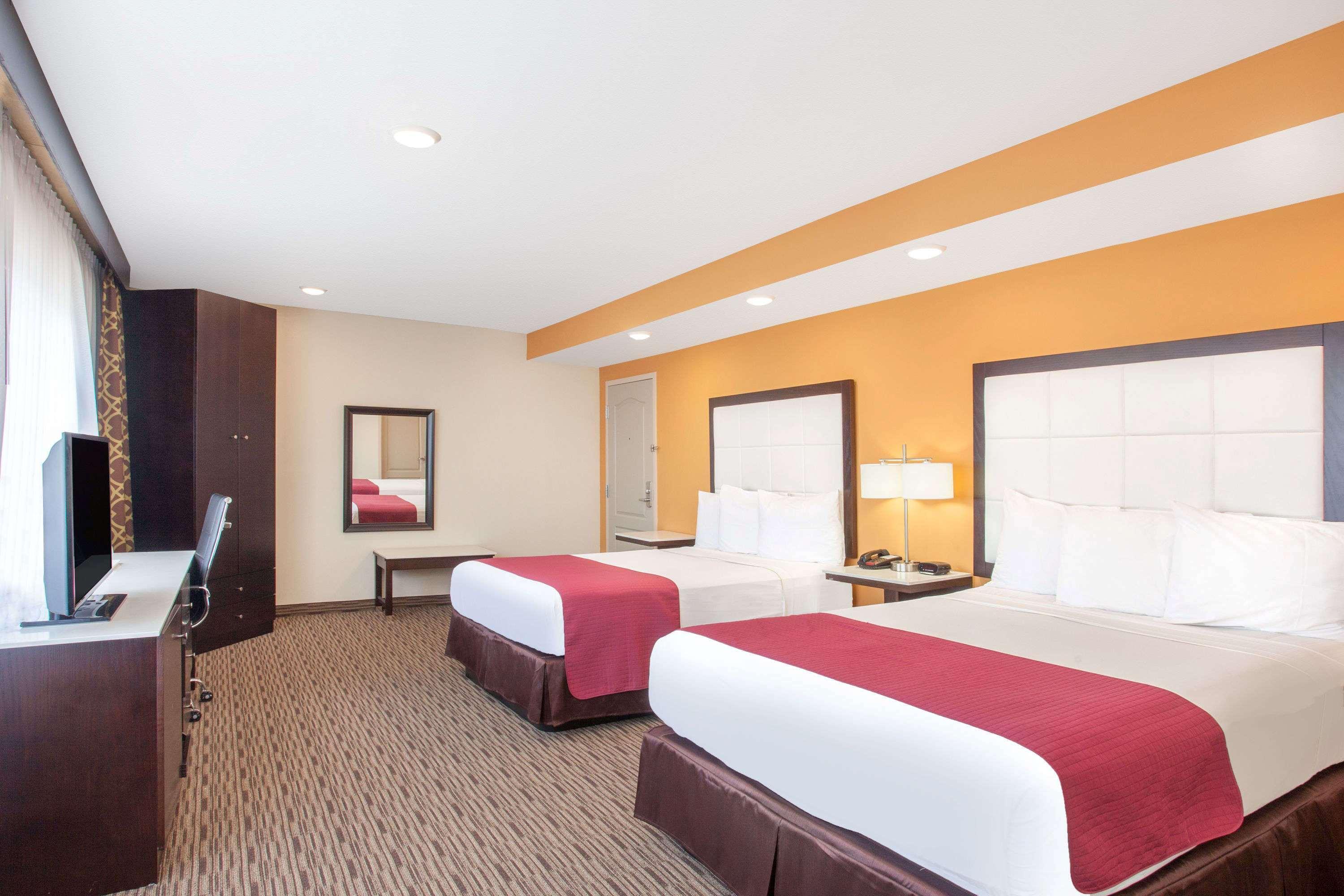 Ramada By Wyndham Culver City Лос-Анджелес Экстерьер фото