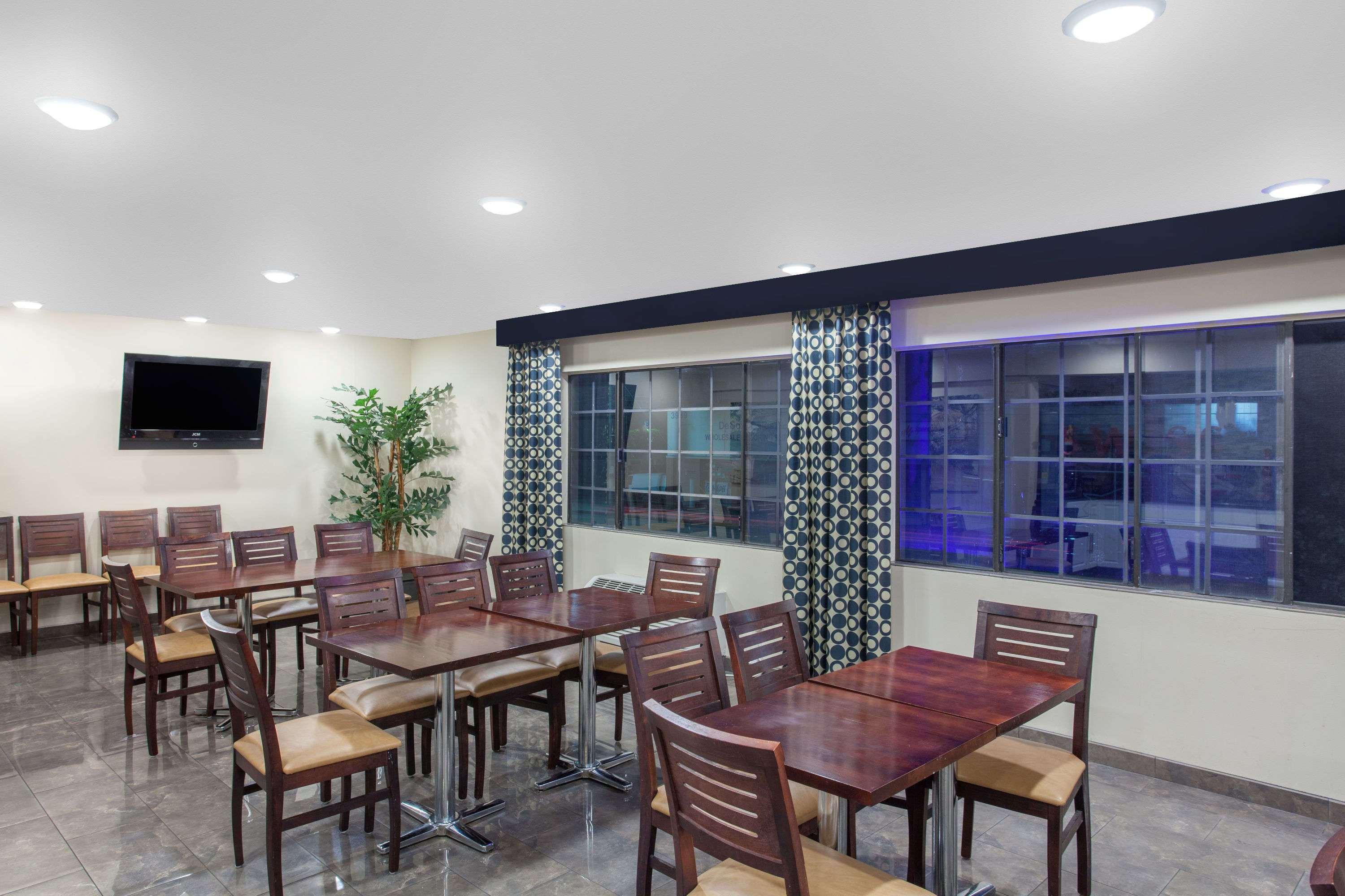 Ramada By Wyndham Culver City Лос-Анджелес Экстерьер фото