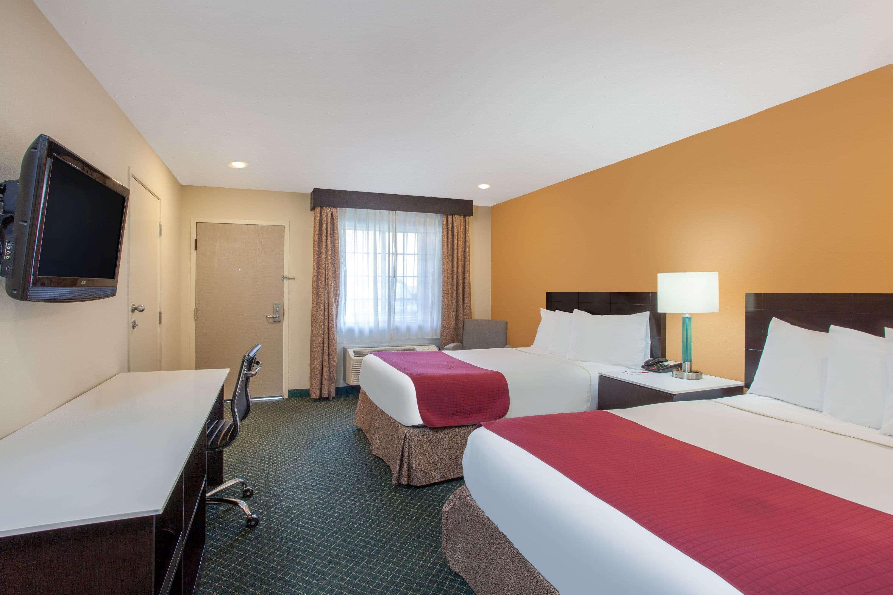Ramada By Wyndham Culver City Лос-Анджелес Экстерьер фото